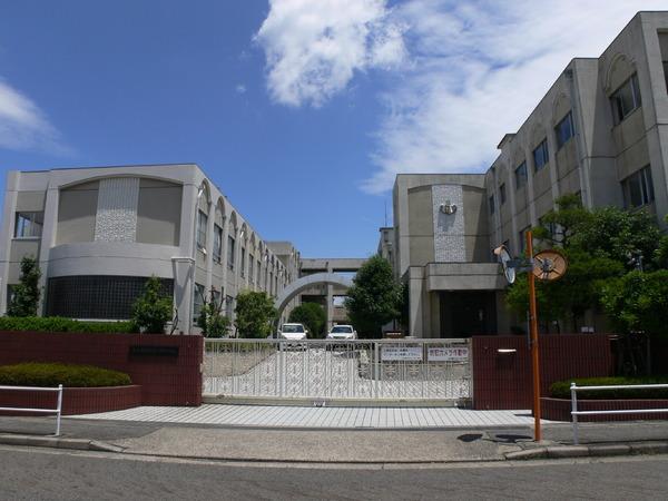 上社南住宅3号棟(名古屋市立北一社小学校)