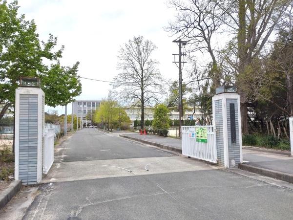 常滑市新開町５丁目の中古一戸建て(常滑市立常滑中学校)