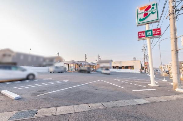 ファーストタウン愛知郡第1東郷町三ツ池　2号棟(セブンイレブン東郷町三ツ池4丁目店)