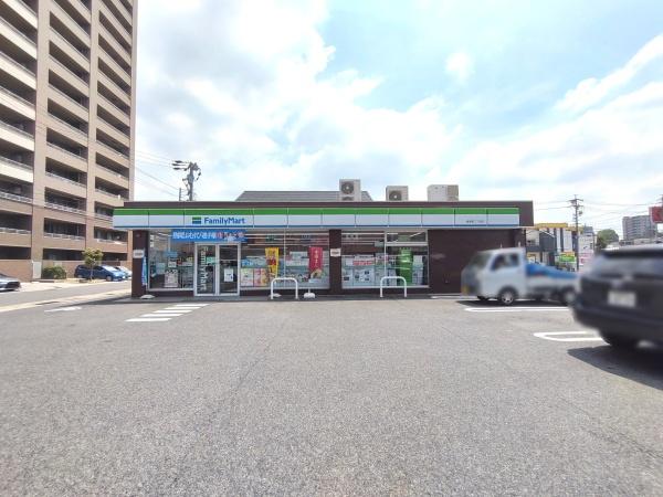 ラビデンス鳴海II(ファミリーマート緑浦里三丁目店)