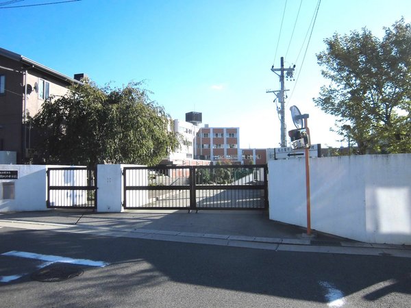 新築分譲住宅　名東区高針原3期　1号棟(名古屋市立牧の池中学校)