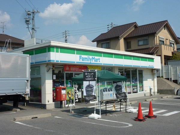 愛知郡東郷町兵庫２丁目の中古一戸建て(ファミリーマート東郷三ツ池三丁目店)