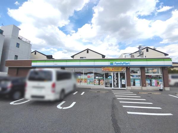 ファミリアーレ滝ノ水南第２(ファミリーマート緑砂田店)