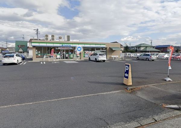 ファミール春日井(ファミリーマート春日井上条六丁目店)