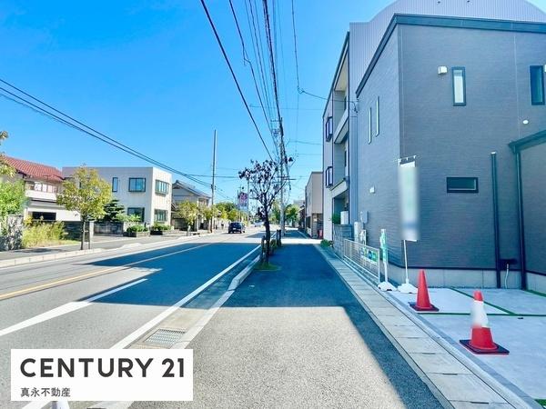 大垣市藤江町3丁目の新築一戸建(前面道路含む現地写真)