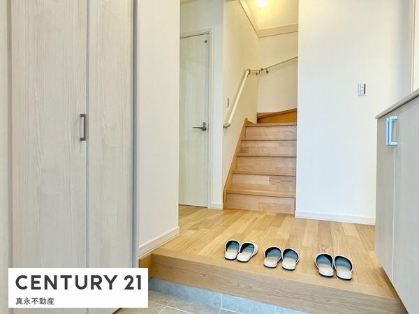 大垣市藤江町3丁目の新築一戸建(玄関)