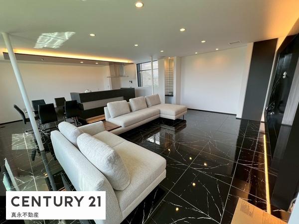 瑞穂市犀川4丁目の中古一戸建て(リビング)