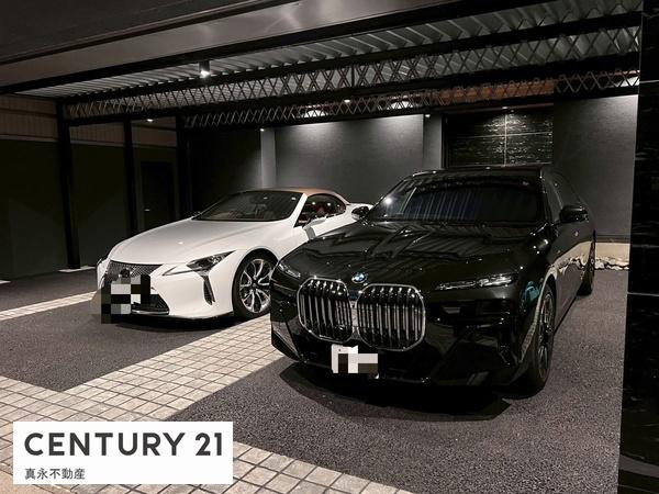 瑞穂市犀川4丁目の中古一戸建て(駐車場)