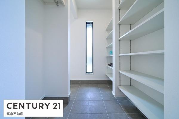 大垣市長松町の新築一戸建(収納)