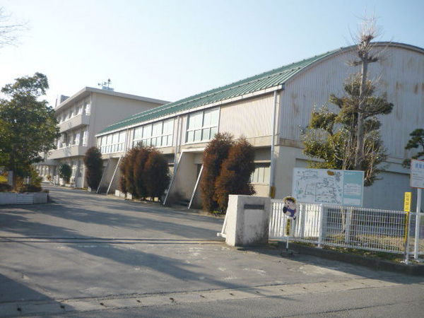 大垣市綾野町の新築一戸建(大垣市立綾里小学校)