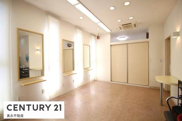 大垣市中川町2丁目　店舗