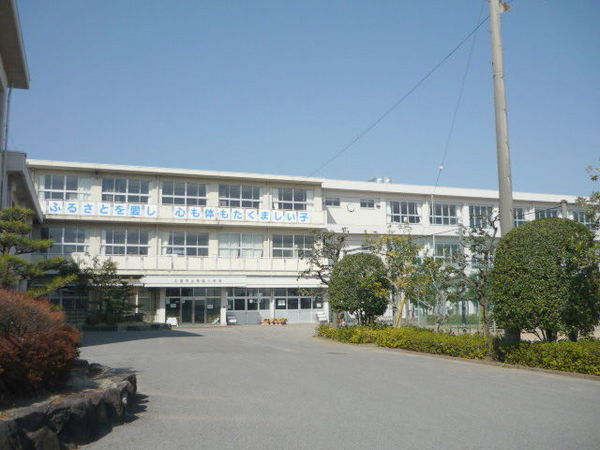 大垣市昼飯町の新築一戸建(大垣市立青墓小学校)