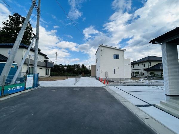 いろどりアイタウン笠間市平町23-P1 6号棟(前面道路含む現地写真)