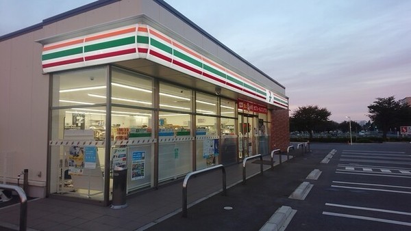 リーブルガーデン　ひたちなか堀口3期　2号棟(セブンイレブンひたちなか勝田中原町店)