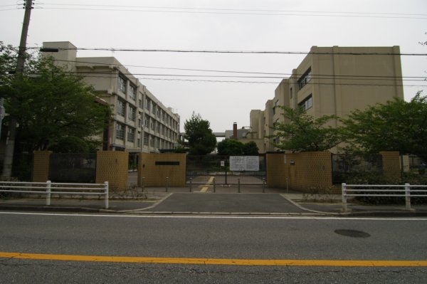 ダイドーメゾン塚口３(尼崎市立　立花中学校)