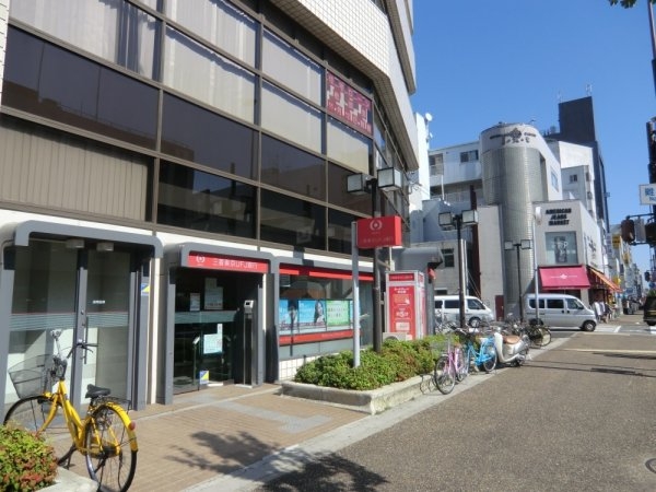労金昭和コーポ(三菱ＵＦＪ銀行　尼崎駅前支店)