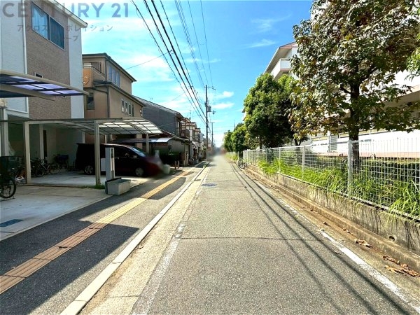 尼崎市西難波町6丁目の中古一戸建て(前面道路含む現地写真)