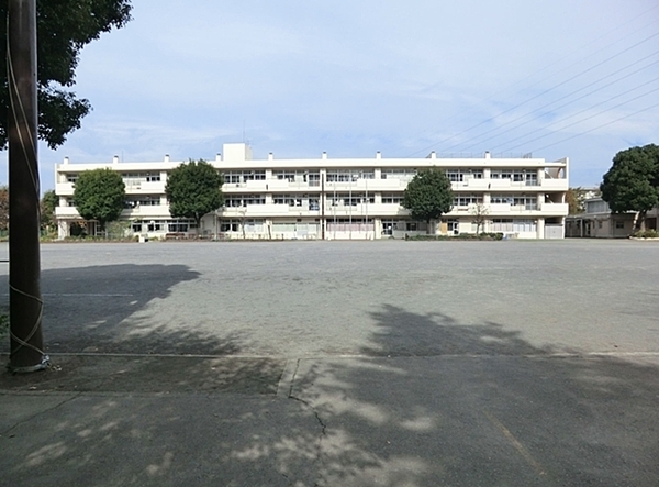 若葉台団地1-8号棟(横浜市立若葉台小学校)