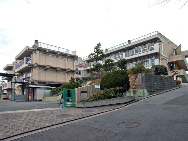 泉区岡津町 C号棟(横浜市立岡津中学校)