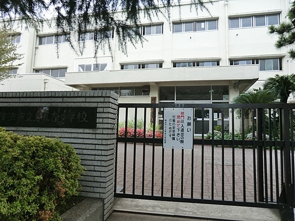 横浜市鶴見区上末吉4丁目の土地(横浜市立上末吉小学校)
