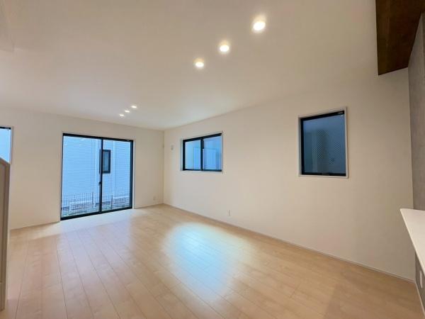 リーブルガーデン港北区大曽根3丁目全2棟 1号棟(リビング)