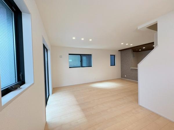 リーブルガーデン港北区大曽根3丁目全2棟 1号棟(リビング)