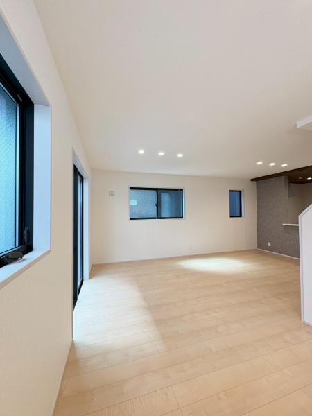 リーブルガーデン港北区大曽根3丁目全2棟 1号棟(リビング)