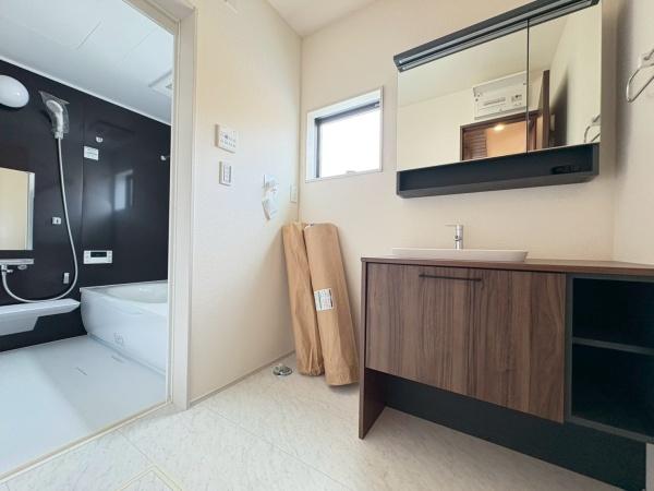 リーブルガーデン港北区大曽根3丁目全2棟 1号棟(洗面台・洗面所)