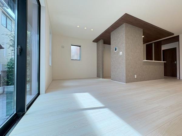 リーブルガーデン港北区大曽根3丁目全2棟 2号棟(リビング)