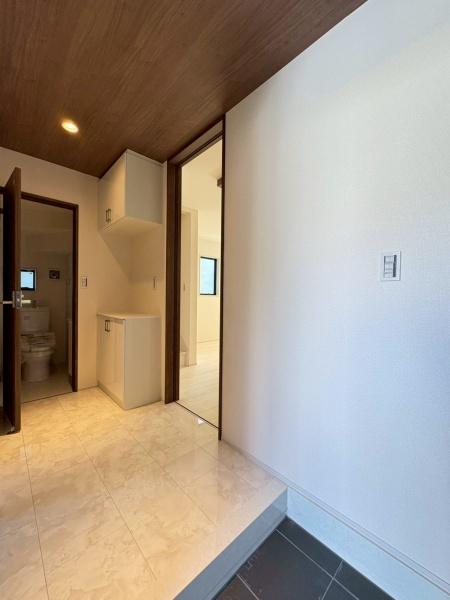 リーブルガーデン港北区大曽根3丁目全2棟 2号棟(玄関)