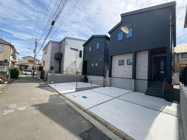 リーブルガーデン港北区大曽根3丁目全2棟 2号棟(前面道路含む現地写真)