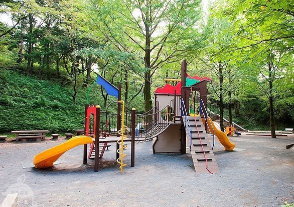 横浜市保土ケ谷区新桜ケ丘１丁目の中古一戸建て(横浜市児童遊園地)