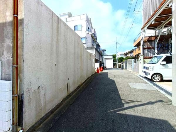 横浜市神奈川区旭ケ丘の土地(前面道路含む現地写真)