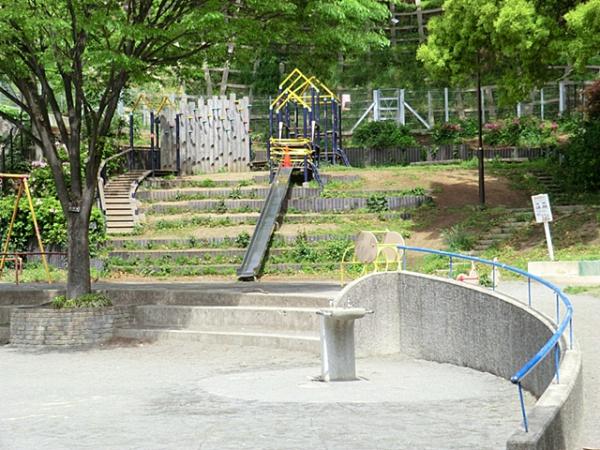 コスモ三ツ沢ガーデン山(三ツ沢下町公園)