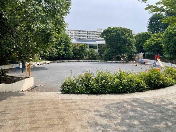 リーブルガーデン港北区下田町3丁目全3棟　2号棟(下田町四丁目公園)