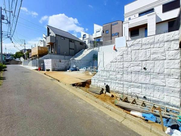 横浜市神奈川区二本榎の土地(前面道路含む現地写真)