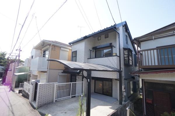 横浜市港北区篠原町の中古一戸建て(前面道路含む現地写真)