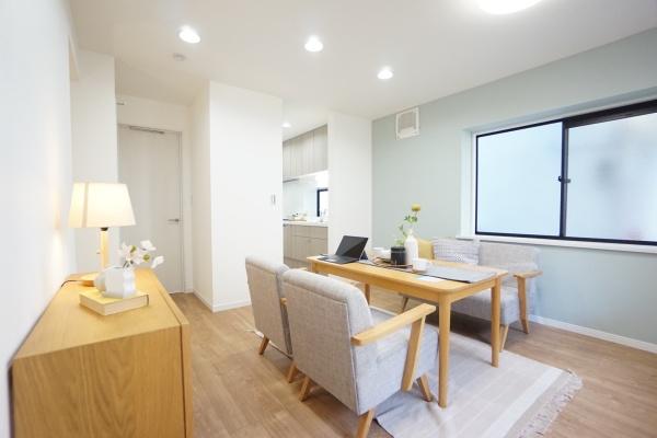 横浜市港北区篠原町の中古一戸建て(リビング)