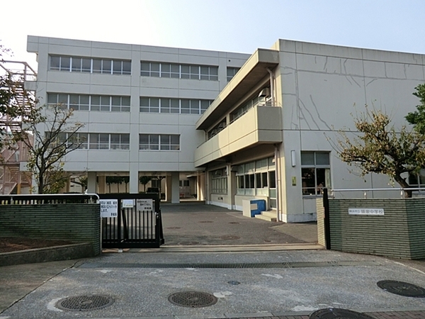 横浜市泉区白百合３丁目の中古一戸建て(横浜市立領家中学校)