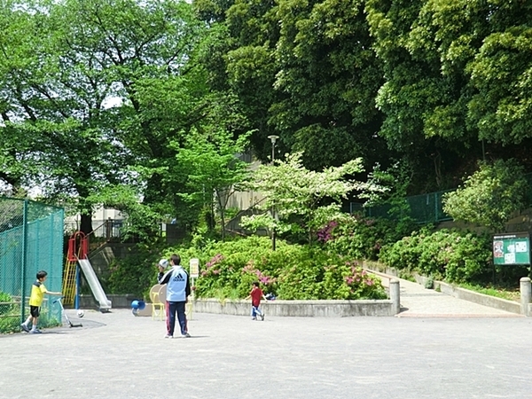 神奈川区斎藤分町(栗田谷公園)