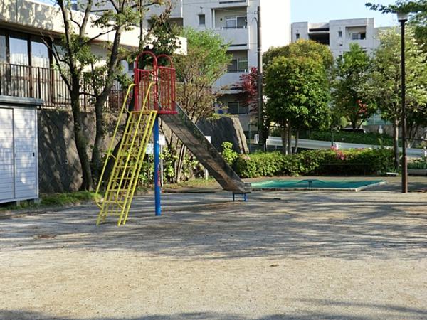横浜ハイタウン4号棟(神大寺二丁目公園)