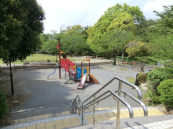 旭区鶴ケ峰本町2丁目(白根公園)