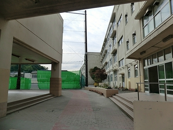 ヒルトップ横濱根岸セントラルコート(横浜市立岡村中学校)