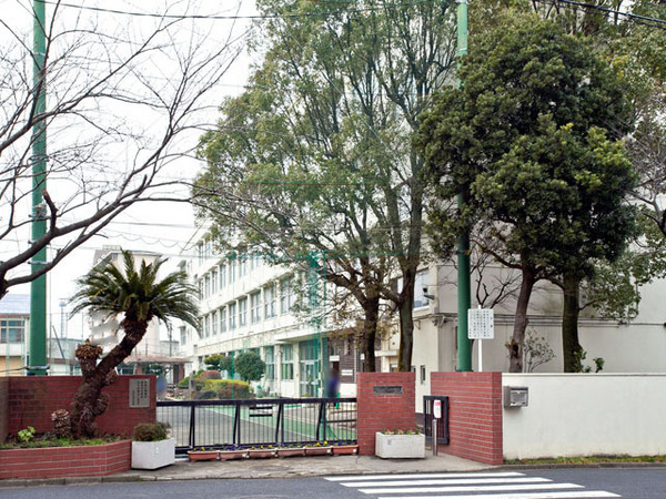 旭区市沢町全3棟　1号棟(横浜市立左近山中学校)
