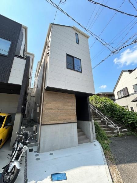 横浜市神奈川区栗田谷の中古一戸建て