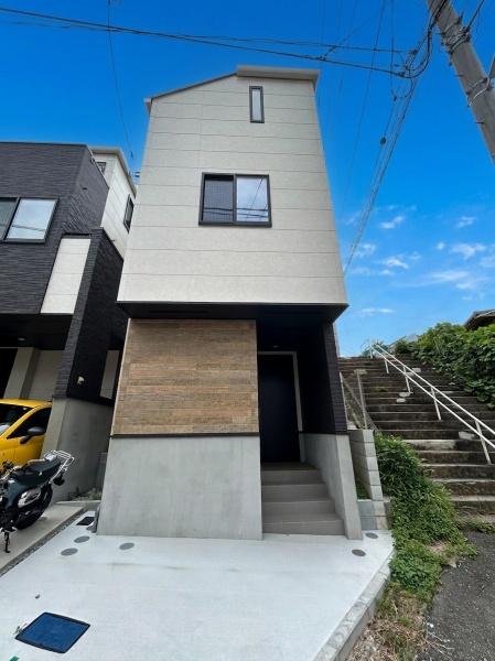 横浜市神奈川区栗田谷の中古一戸建て