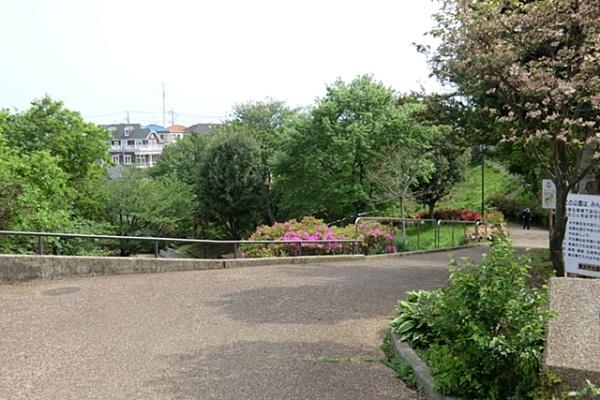 横浜市保土ケ谷区峰岡町２丁目の中古一戸建て(鎌谷町公園)