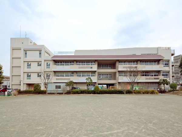 緑区寺山町(横浜市立森の台小学校)