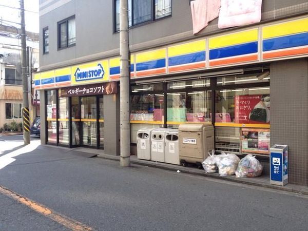 ホーユウパレス反町(ミニストップ三ツ沢下町店)