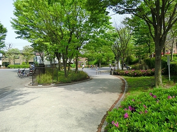 港北ニュータウンイオ2番館(茅ケ崎東なのはな公園)